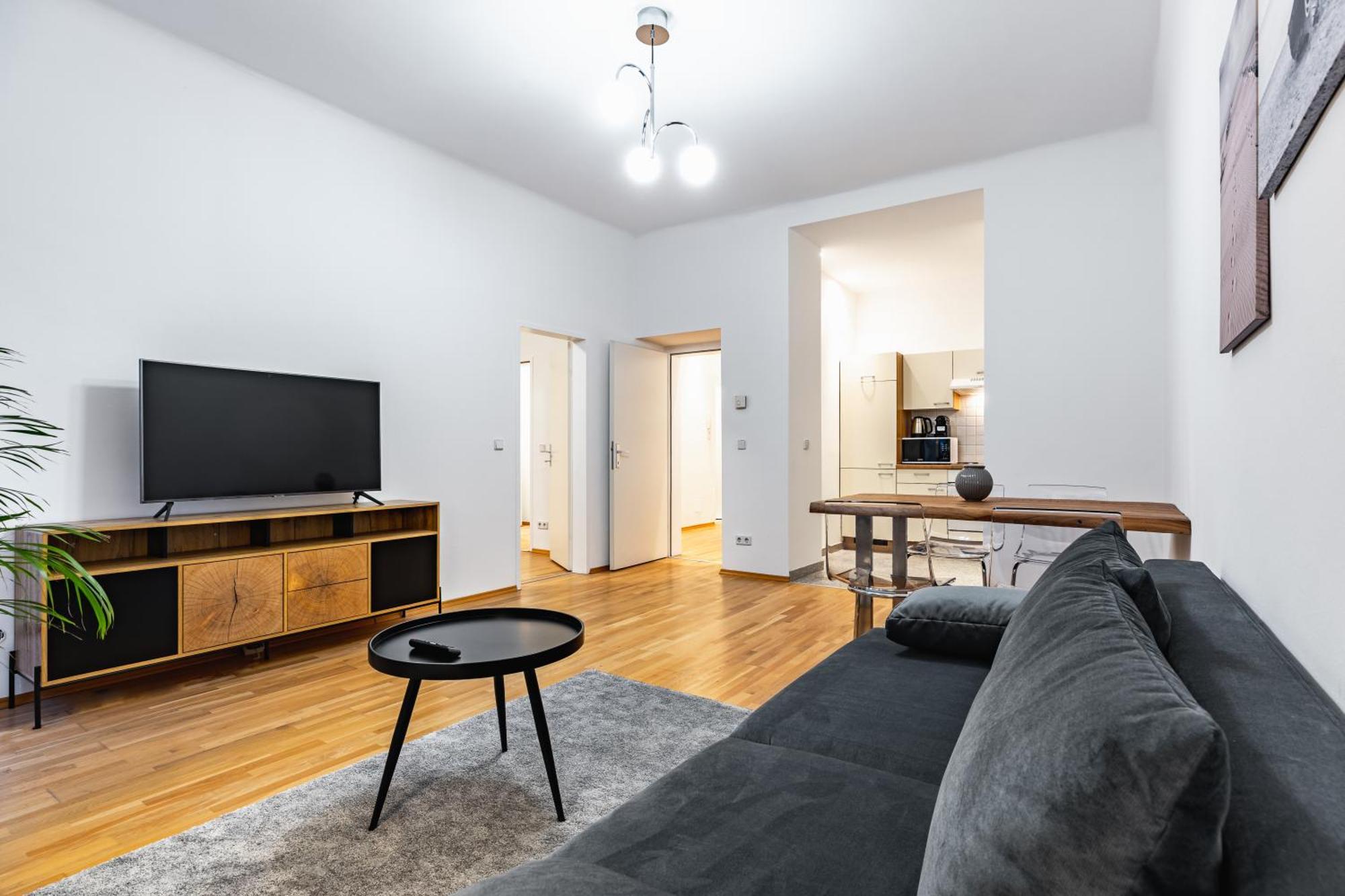 Spacious 3-room Apt. 15 Min To The Center Apartament *